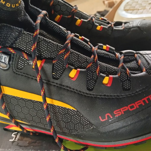 La Sportiva Trango Tower Extreme GTX hiking boots size 44, black yellow