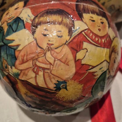 Christmas ornaments like new, 3 large papier-mâché balls