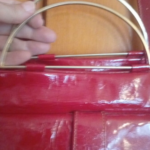 Vintage shoulder bag 1960s-70s used, red patent leather, Mod style
