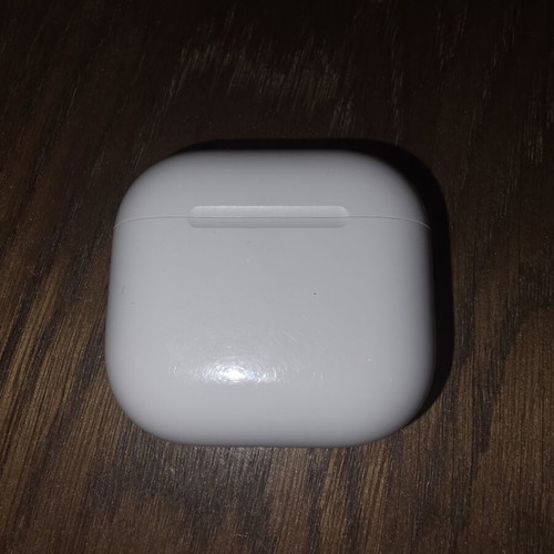 Apple Airpods 4 ANC charging case like new without earbuds
