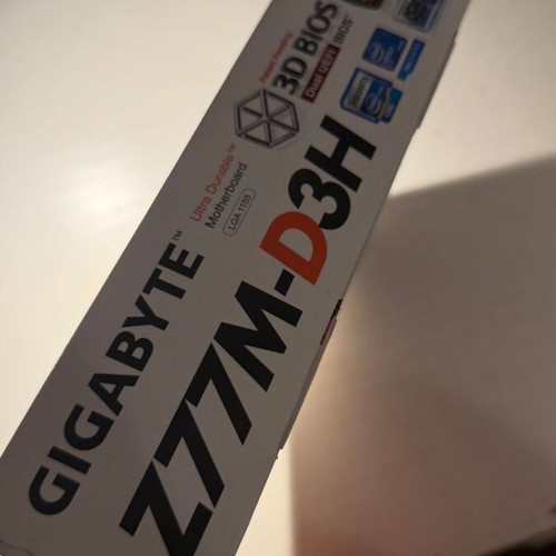 Gigabyte Z77M-D3H motherboard box new
