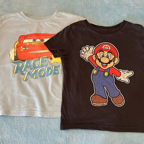 Set of 2 boys' short-sleeve t-shirts size 104, used