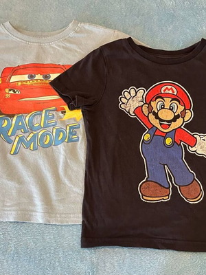 Set of 2 boys' short-sleeve t-shirts size 104, used