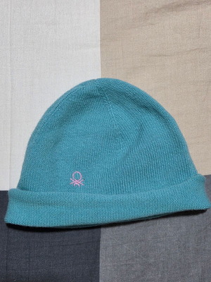 Benetton women's teen knit cap like new blue
