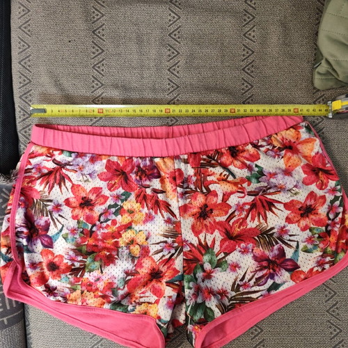 Calzedonia shorts like new, size large, pink multicolor