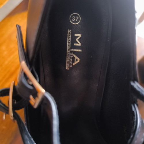 Mia shoes size 37 black platform sandals like new