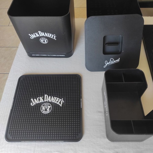 Jack Daniel's collectible bar equipment set new