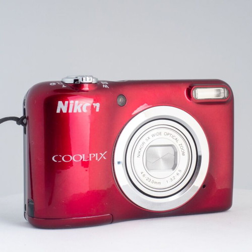 Nikon Coolpix A10 digital camera used with 32GB SD card