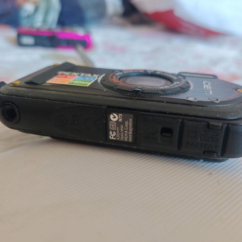 Pentax Optio W90 waterproof camera 12.1 MP with case and memory card
