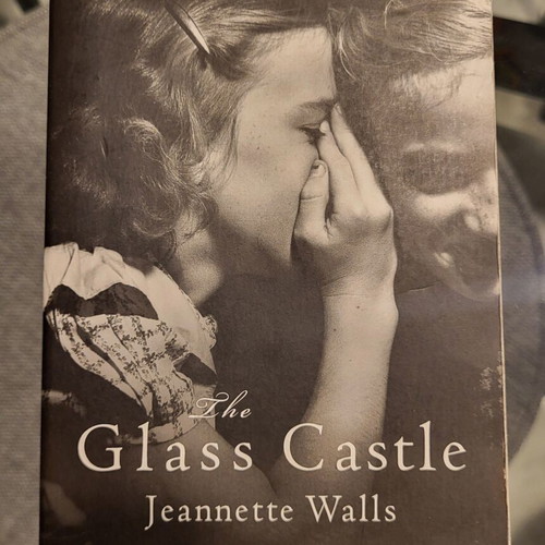 The Glass Castle by Jeannette Walls like new, English