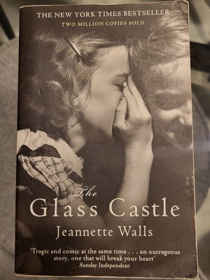 The Glass Castle by Jeannette Walls like new, English