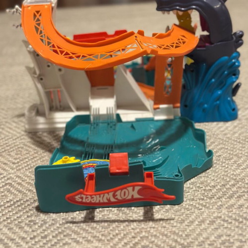 Mattel Hot Wheels Hw Shark Attack P3893 like new