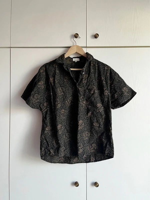 Short sleeve shirt used, size M, black and brown, with pocket