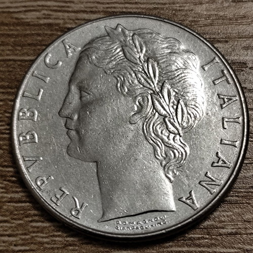 Italian 100 Lire 1986 coin used, Minerva design