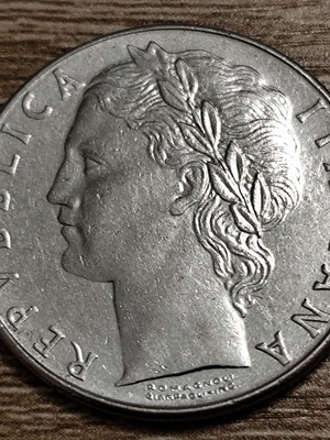 Italian 100 Lire 1986 coin used, Minerva design