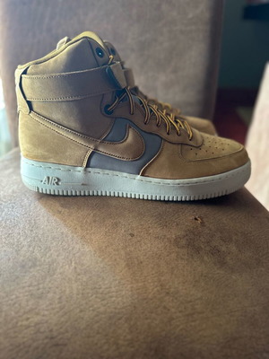 Nike Lv8 Air Force 1 high athletic shoes new, beige and silver, size 44