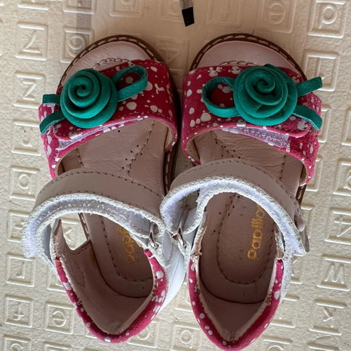 Baby sandals size 20 papillon like new, 2 pairs