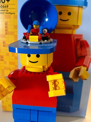 Lego 40649 Up-scaled Minifigure with Original Box and Manual like new