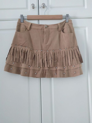 Skirt used with suede-type fringes and matte antique gold details