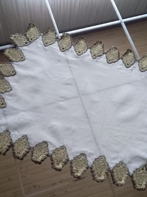 Table runner like new in very good condition with small hole