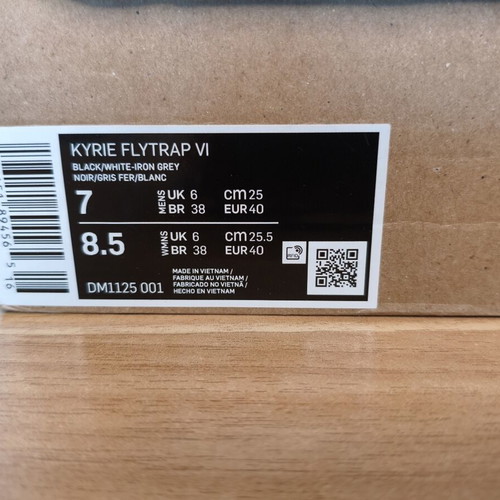 Nike Kyrie Flytrap 6 sneakers like new, size 40, black and white