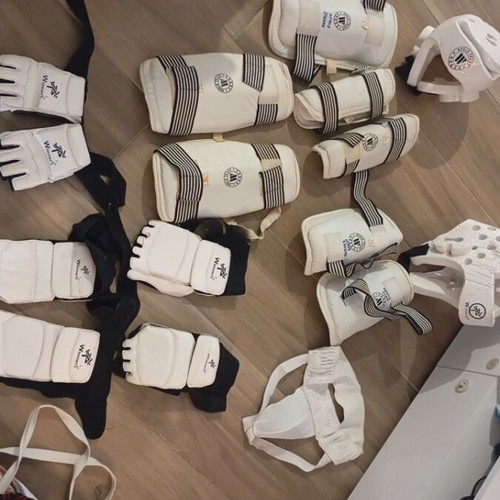 Taekwondo equipment like new, complete sets sizes M and L
