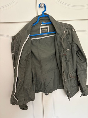 Jacket in khaki color summer like new