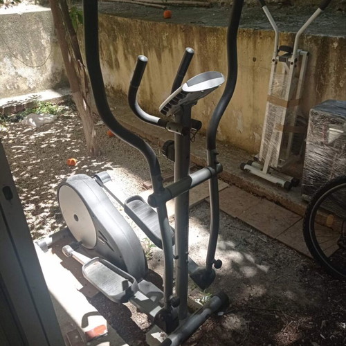 Elliptical machine like new, fully functional