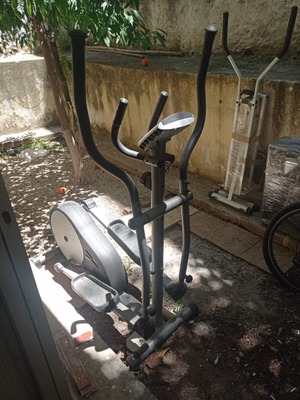 Elliptical machine like new, fully functional