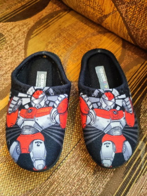 Gezer Kids slippers size 29 like new, black and multicolor