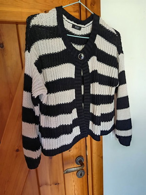 Cardigan one size knit, like new, black and white