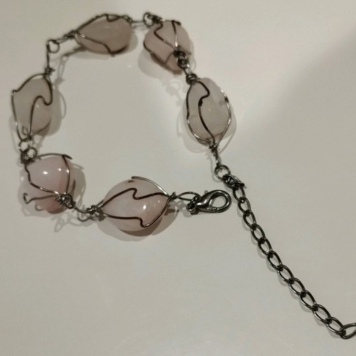 Hand jewelry like new, pack of three pieces pink