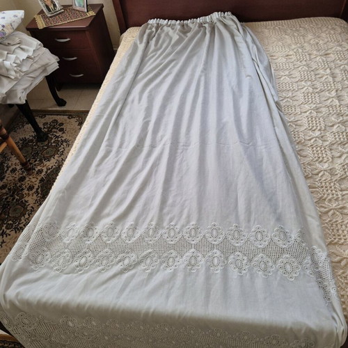 Large Curtain 1/2 Machine Made, New, 5-7m Length, 2.7m Height