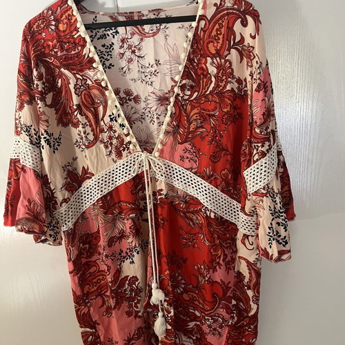 Caftan with Embroidery One Size like new, red multicolor