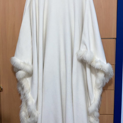 Luxury wool cape new with real fur and pockets