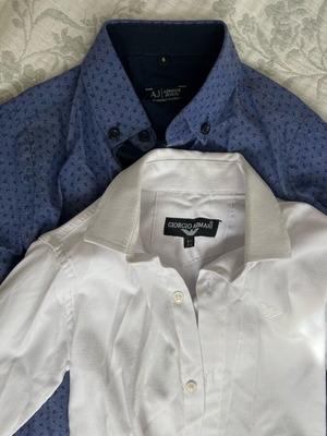 Две детски ризи в отлично състояние, бяло и синьо