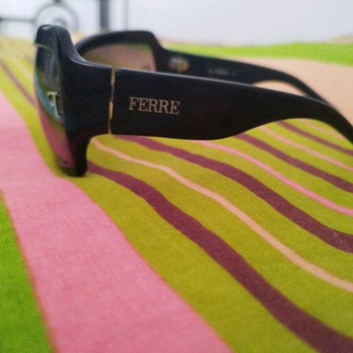 Ferre sunglasses like new without scratches