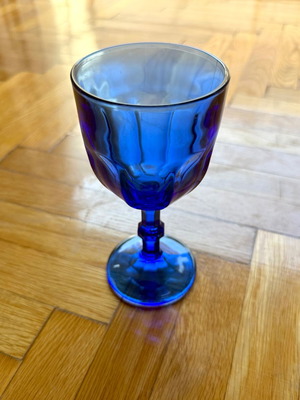 Vintage cobalt blue wine glass, 15cm