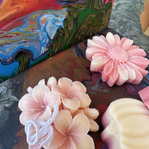 Handmade candle and wax melts with 2 flowers and 4 pumpkins