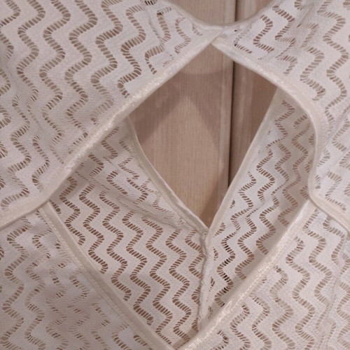 Blouse almost like new with transparency and back opening, size M, white