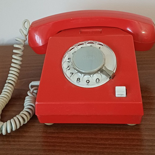 Vintage RFT 1978 telephone used, red, wired
