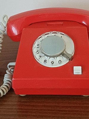 Vintage RFT 1978 telephone used, red, wired
