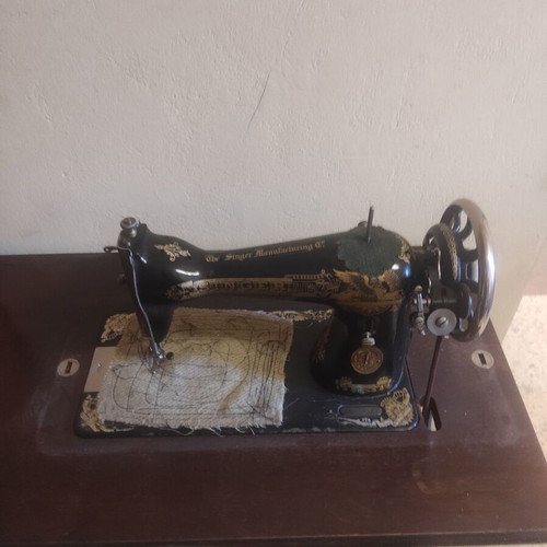 Singer 1922 sewing machine used, functional with papers