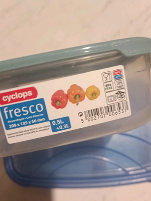 Set of 2 food containers like new with blue and turquoise lids
