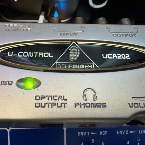 Behringer U-Control UCA202 USB sound card like new