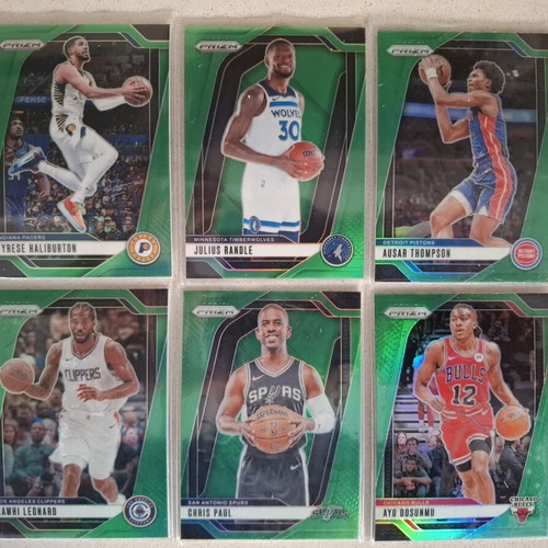 Topps Chrome NBA 2025-26 pack of 61 Parallel, Insert, Prizm cards