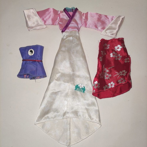 Disney Mattel Magic Mulan Clothes and Comb set like new