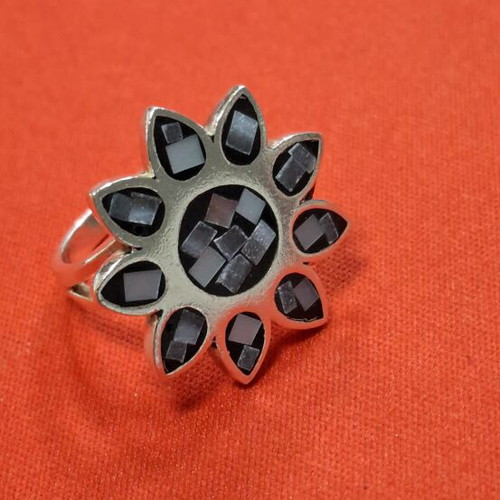Silver ring with 925 stamp, like new, adjustable