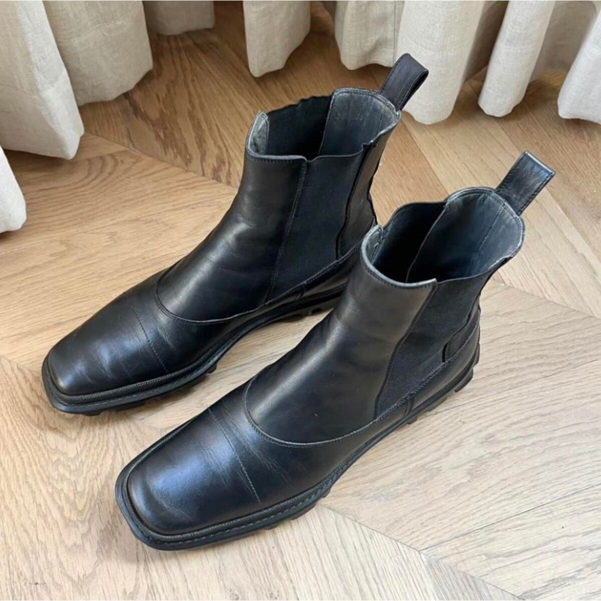 Miu Miu by Prada black leather ankle… - € 65,00 - Vendora.cy