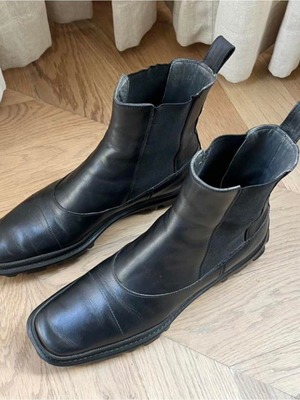Μποτάκια Miu Miu by Prada μεταχειρισμένα, μαύρα δερμάτινα, μέγεθος 38